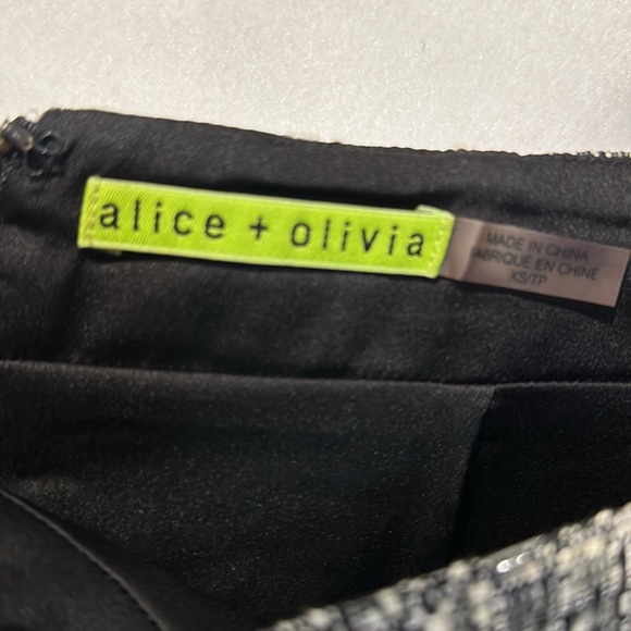 Alice + Olivia skirt. Sz 2. black, grey, cream and sparkly zip closure. lined - Picture 3 of 4